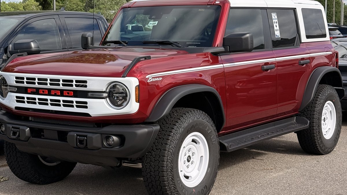 2024 Ford Bronco Heritage Edition listing photo